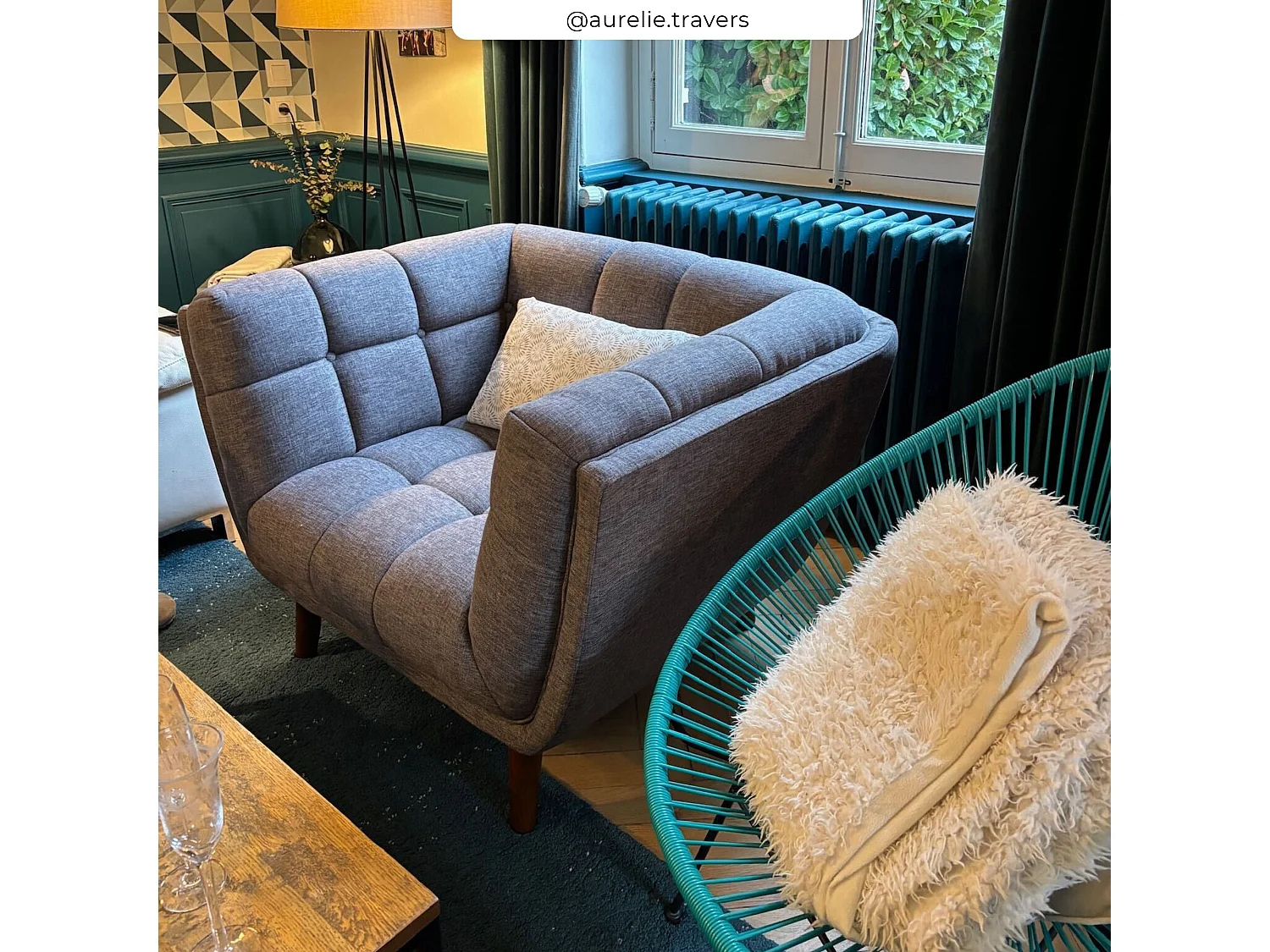 Sillón tapizado en tela gris - Carmen