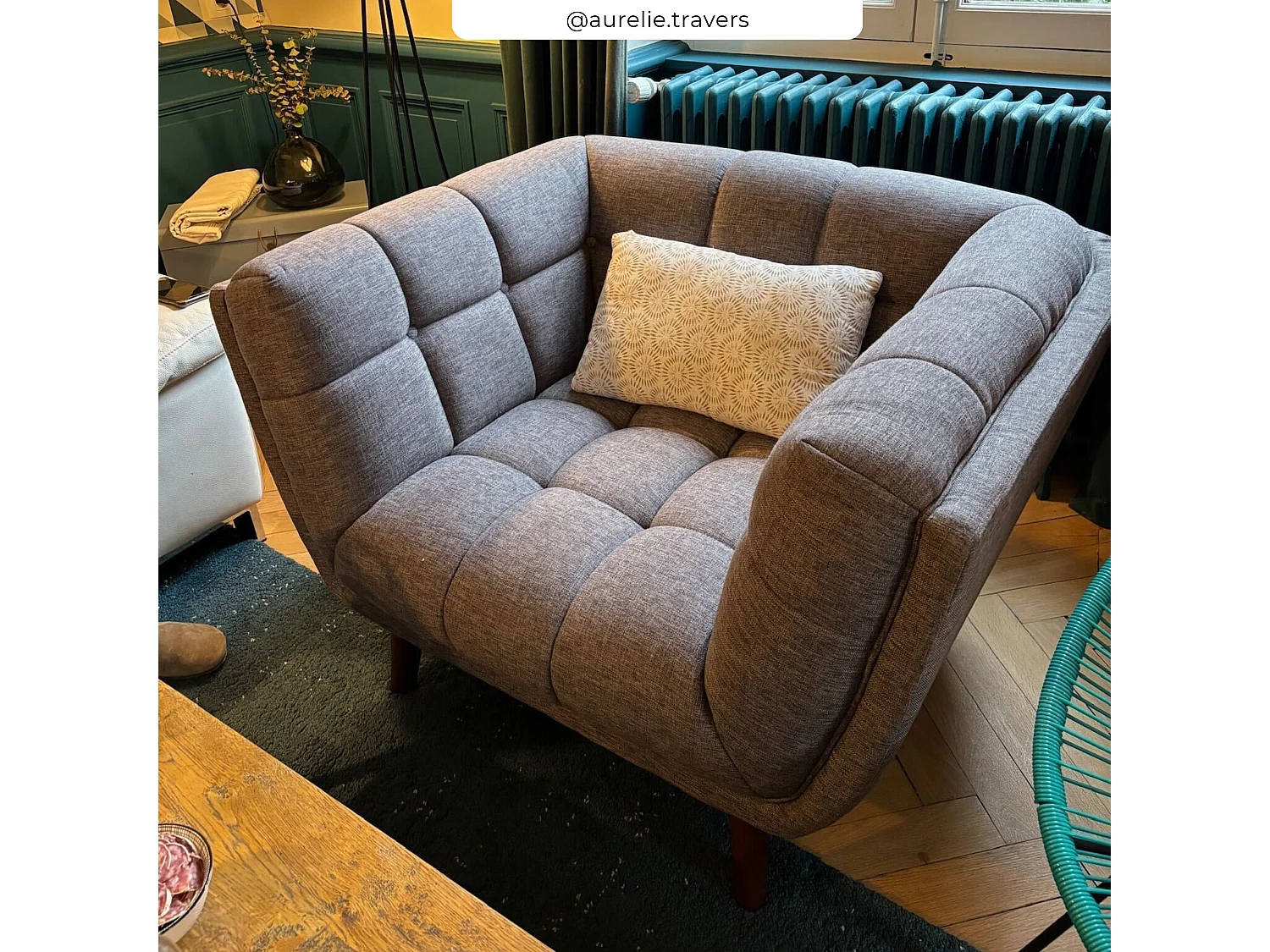 Sillón tapizado en tela gris - Carmen