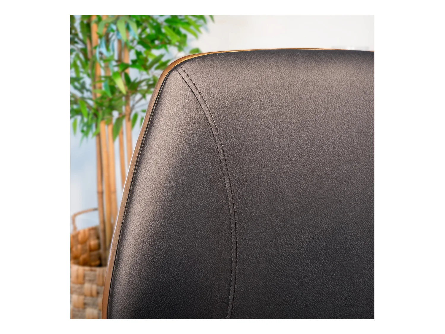 Silla de oficina de madera con ruedas en PU negro - Archie