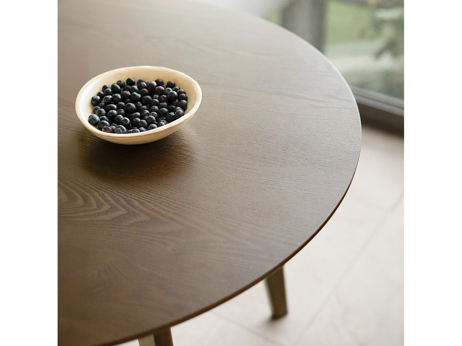Table ronde 4 personnes en bois foncé D100 cm - Réno