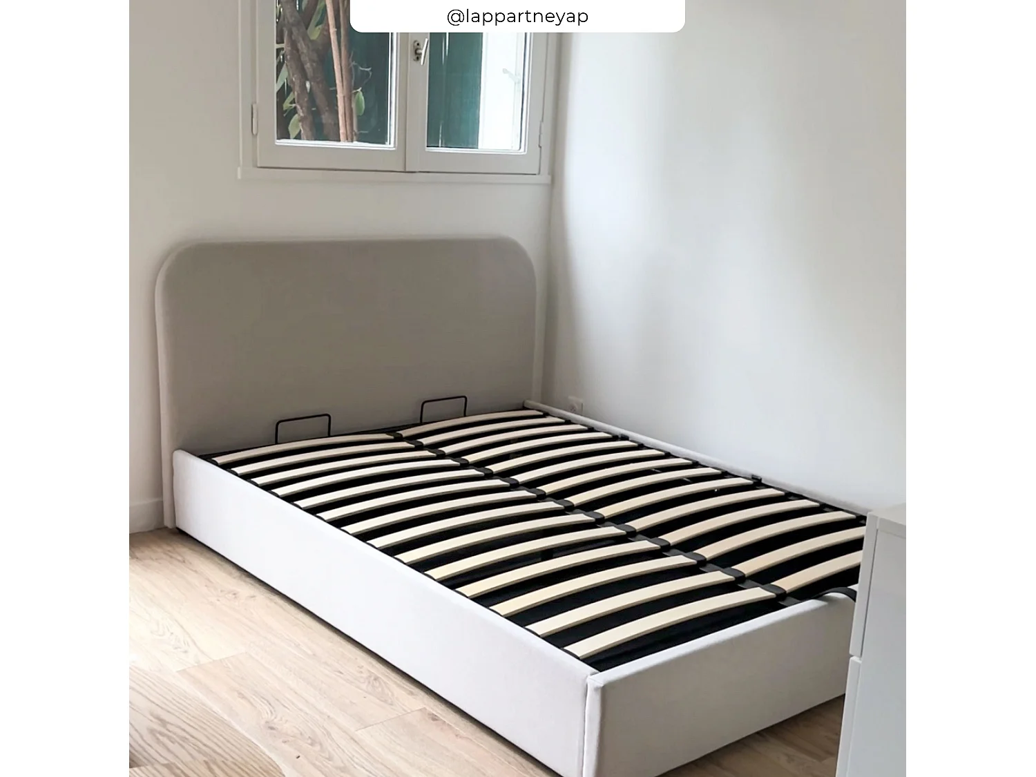 Lit double avec coffre 140x190 cm en tissu gris/beige - Tilly