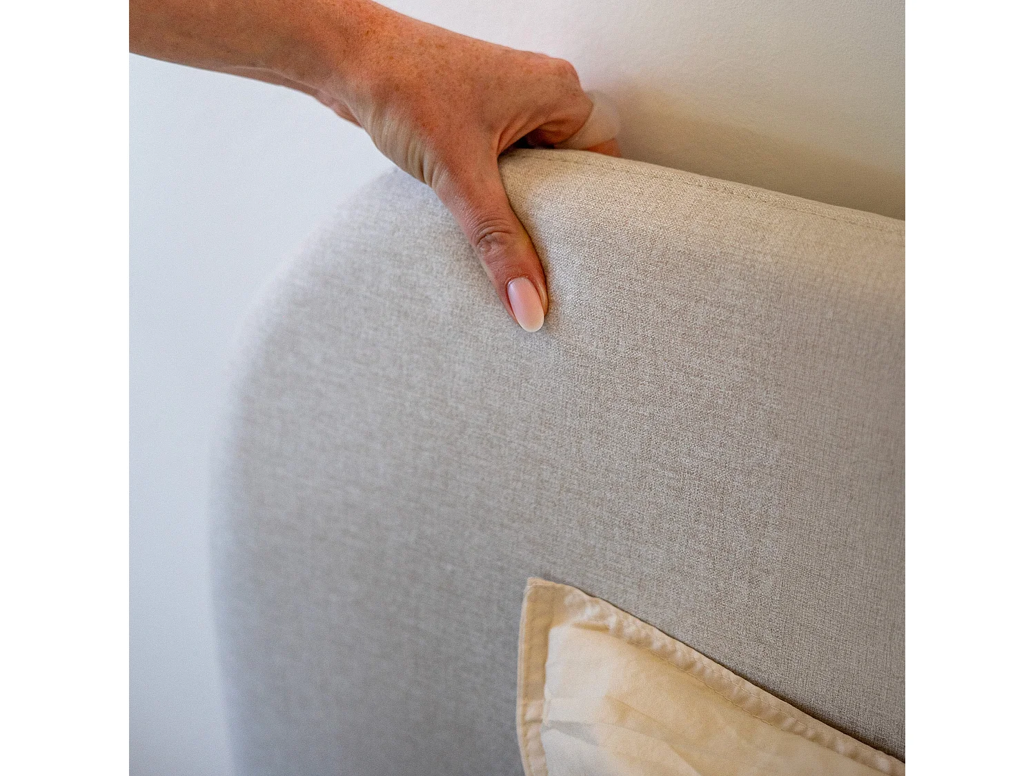 Cama doble con arcón 160x200 cm en tejido gris/beige - Tilly
