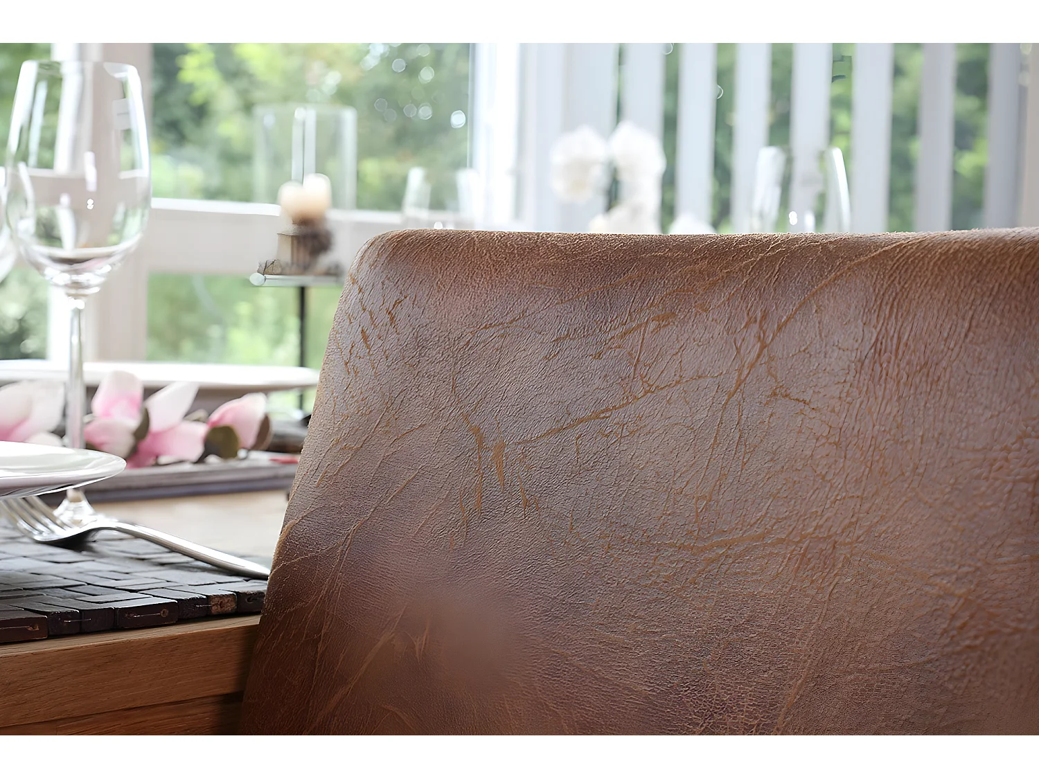 Lot de 4 chaises de salle à manger synthétique marron vieilli pieds clairs CDS04151