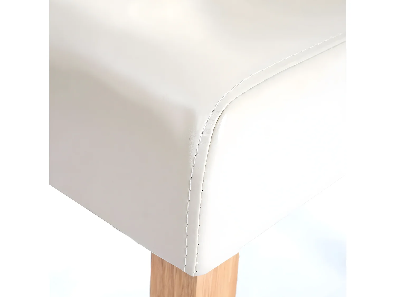 Lot de 2 chaises en synthétique crème pieds en bois clair CDS04443