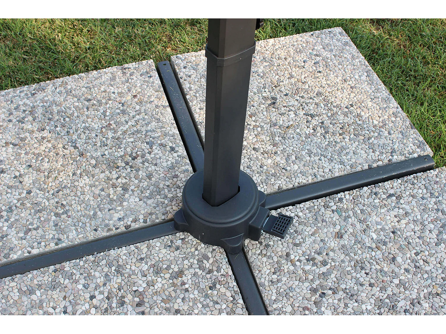 Ombrellone palo laterale ''Newton'' in alluminio verniciato da giardino e balcone / 3 x 3 Mt / Grigio