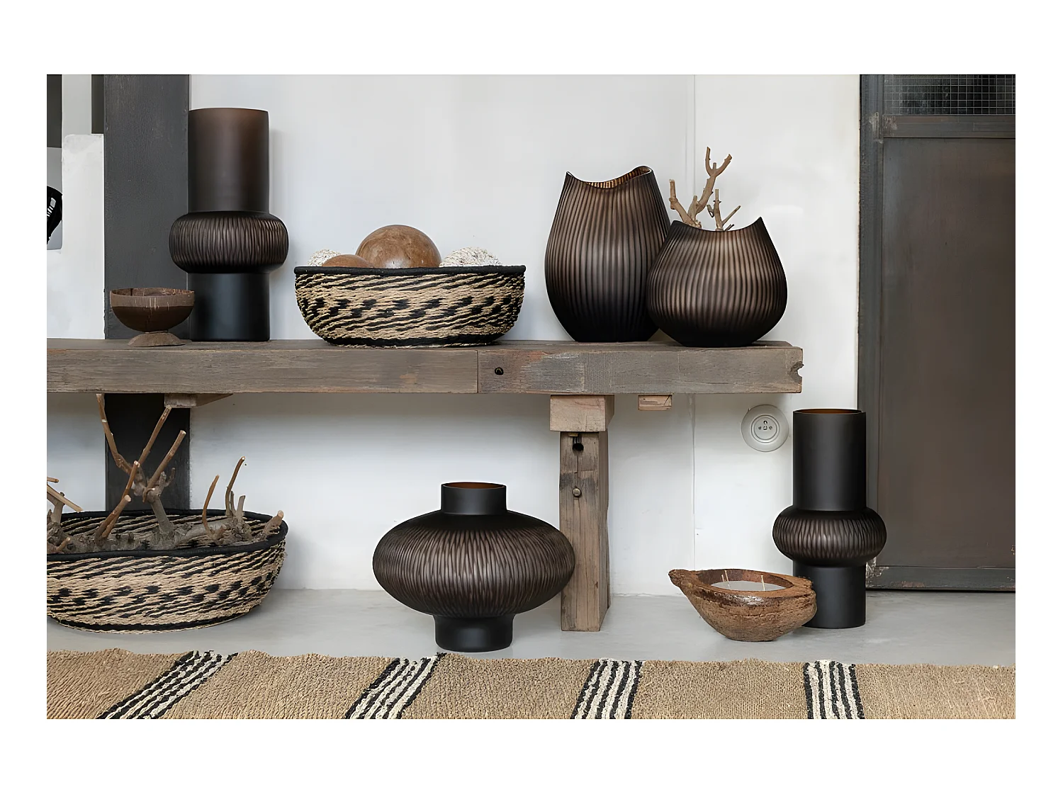 Jarrón con anillo de vidrio marrón de 22x22x41 cm