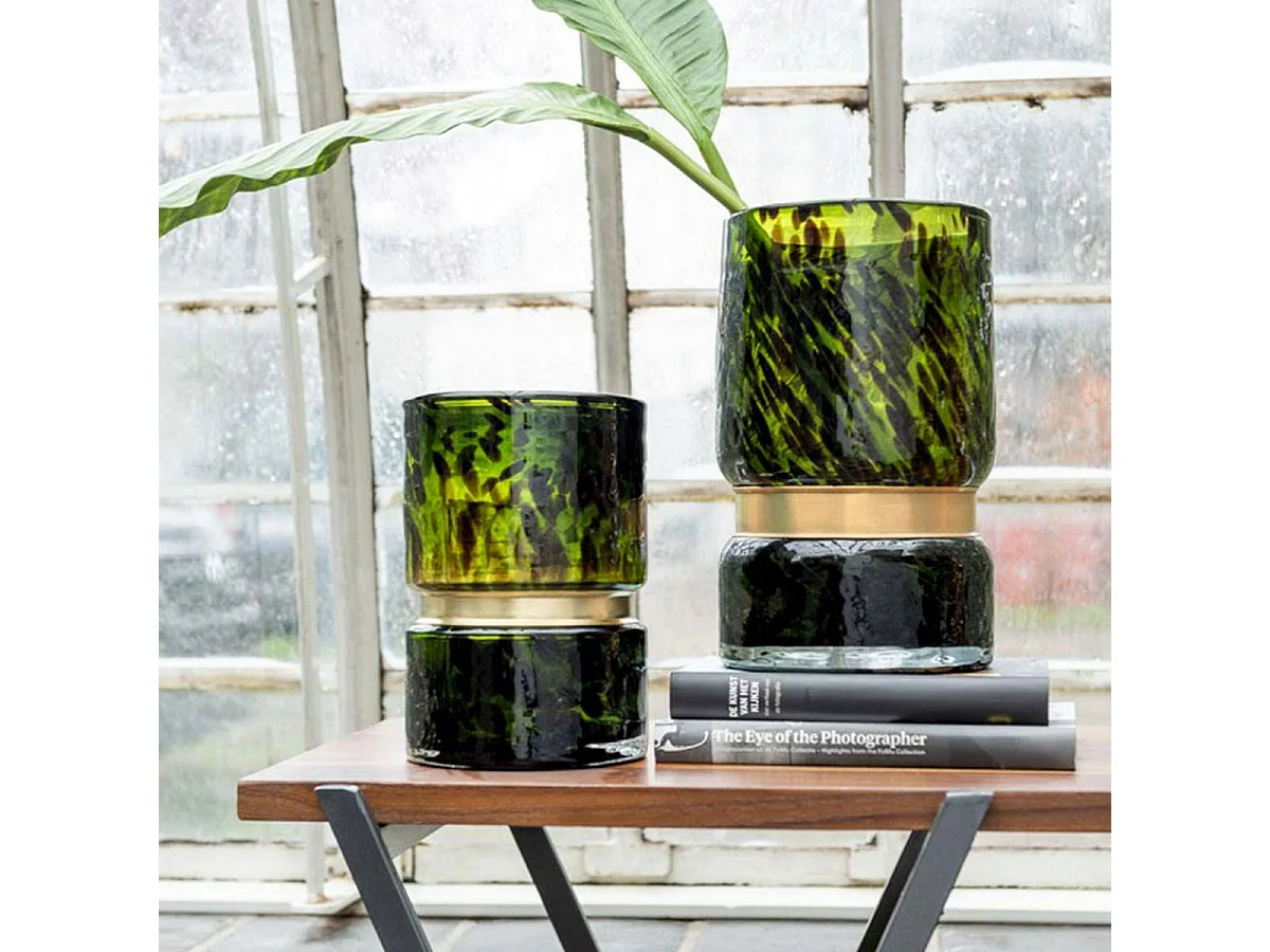 Vaso maculato con anello dorato in vetro verde 16x16x24 cm