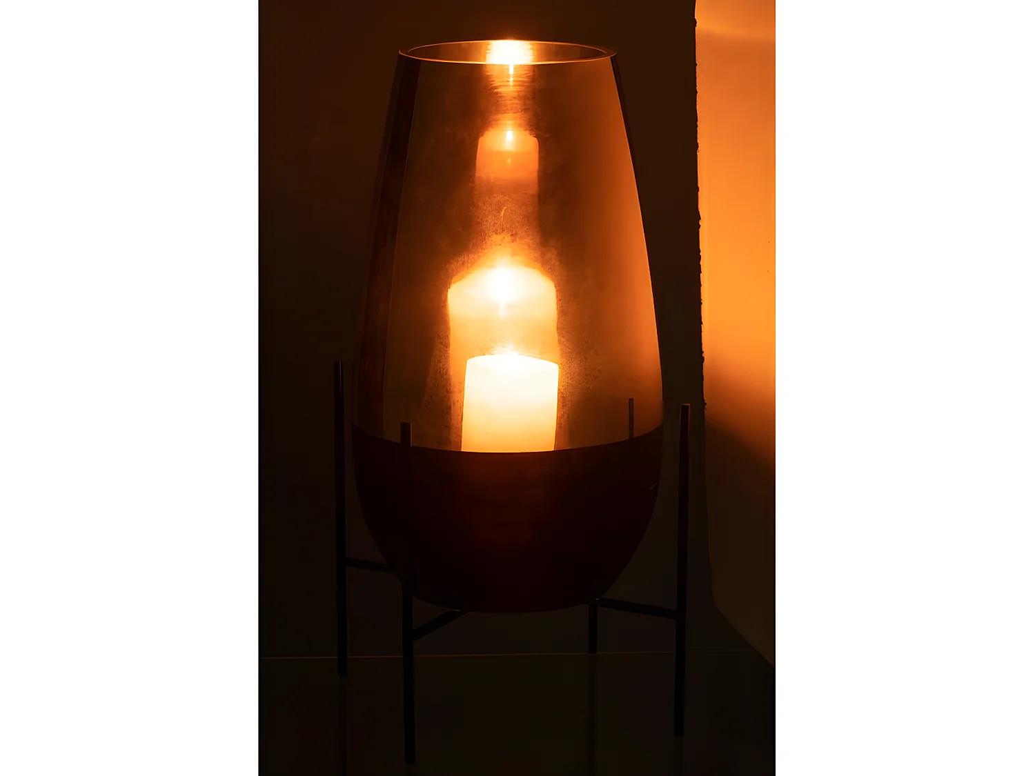 Jarrón ovalado de vidrio sobre base de metal negro de 26x47cm