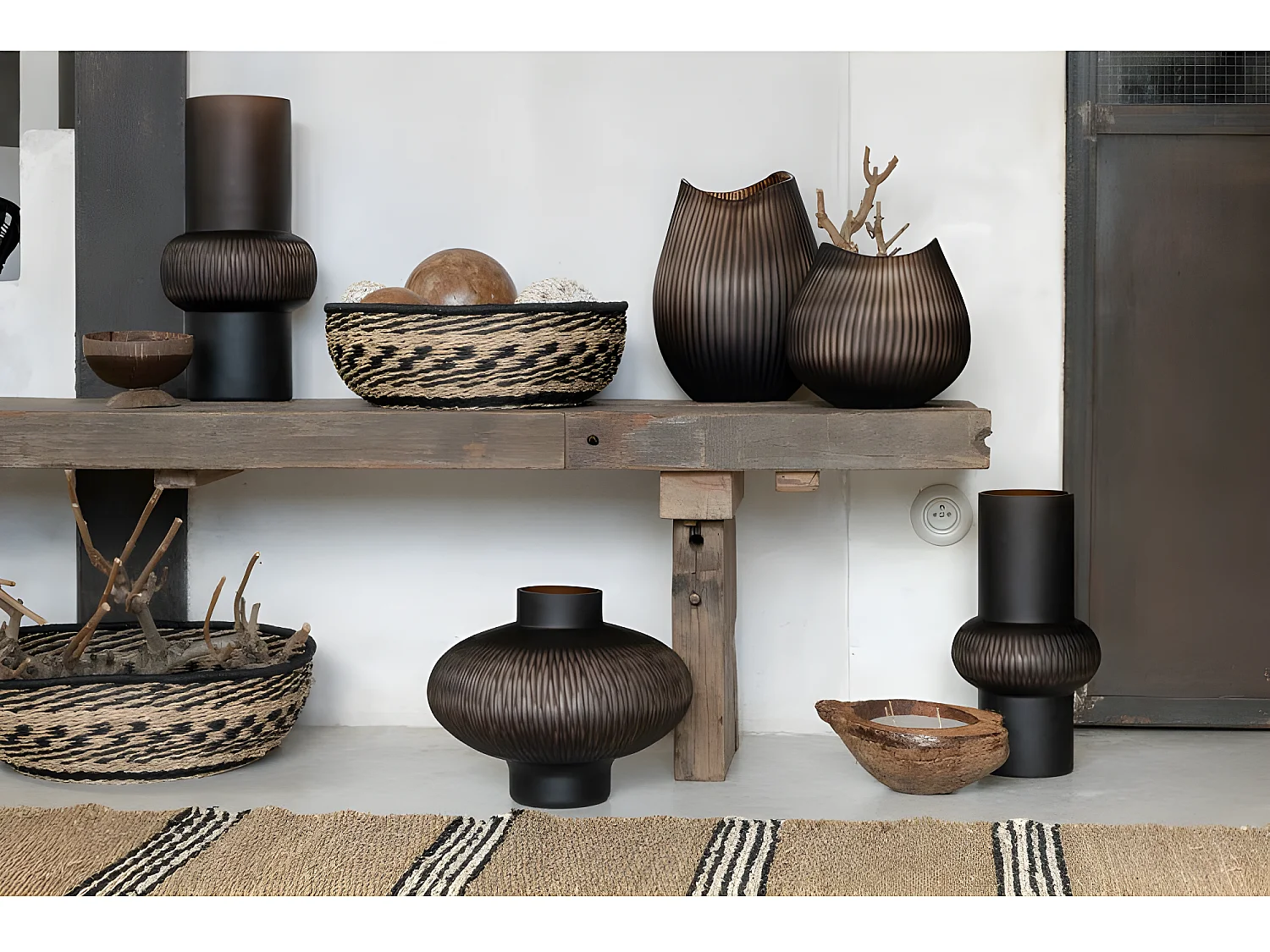 Jarrón con anillo de vidrio marrón de 19x19x35 cm