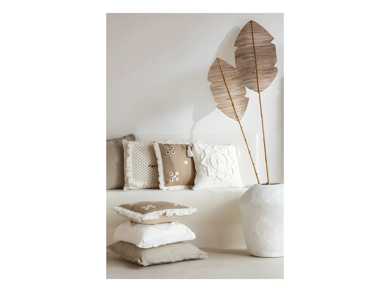 Jarrón alto de papel blanco de 50x50x63 cm