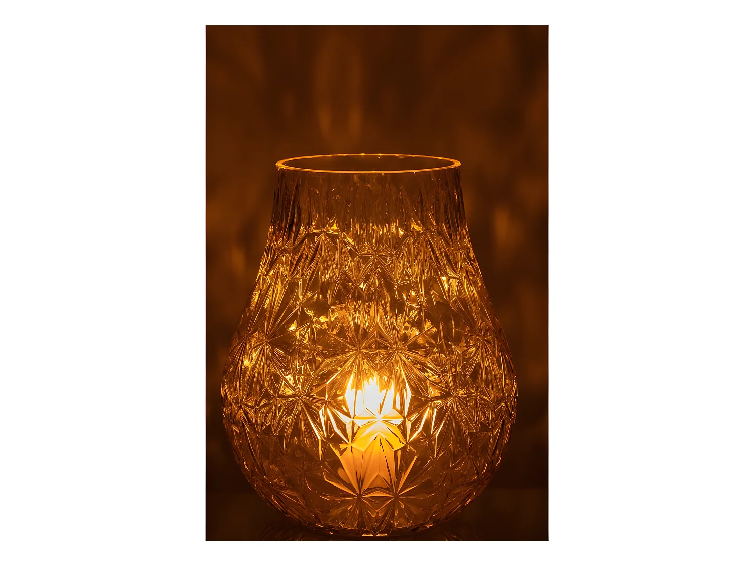 Jarrón de vidrio amarillo tallado de 22x22x28cm