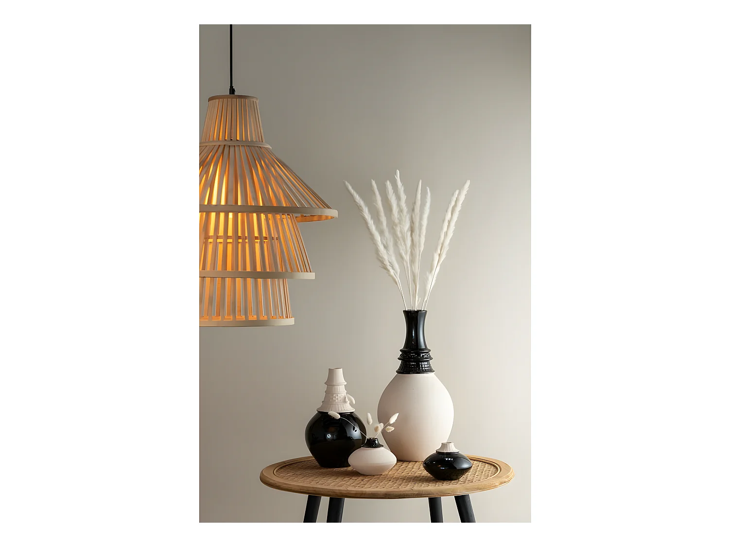 Jarrón con cuello de cerámica negro y beige 16x16x26cm