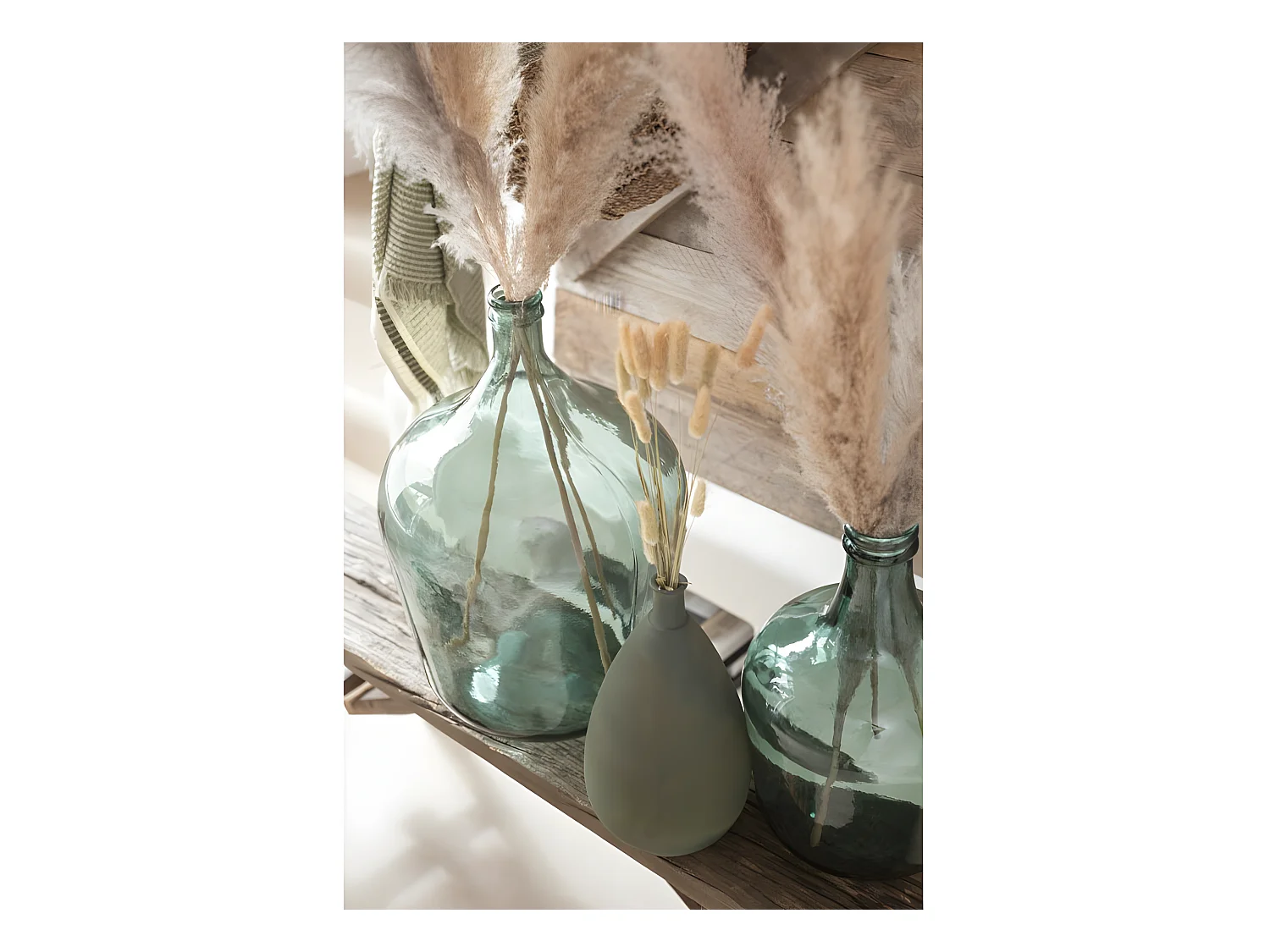 Jarrón de vidrio verde en forma de damajuana de 37x37x56.5 cm