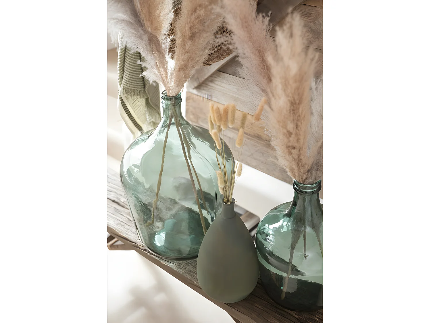 Jarrón de vidrio verde en forma de damajuana de 37x37x56.5 cm