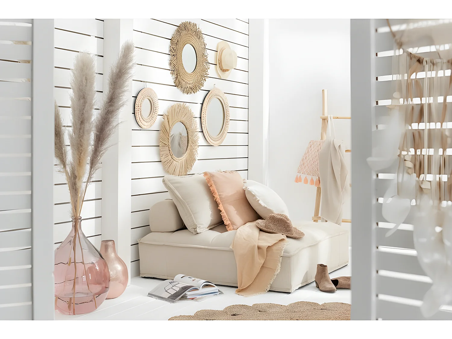 Jarrón de vidrio en color salmón de 40x40x56 cm