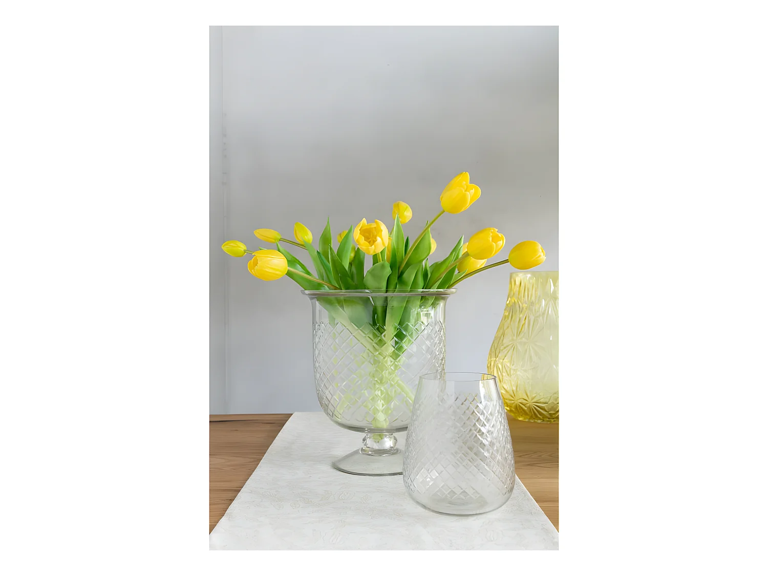 Jarrón de vidrio transparente a cuadros de 26x26x32 cm