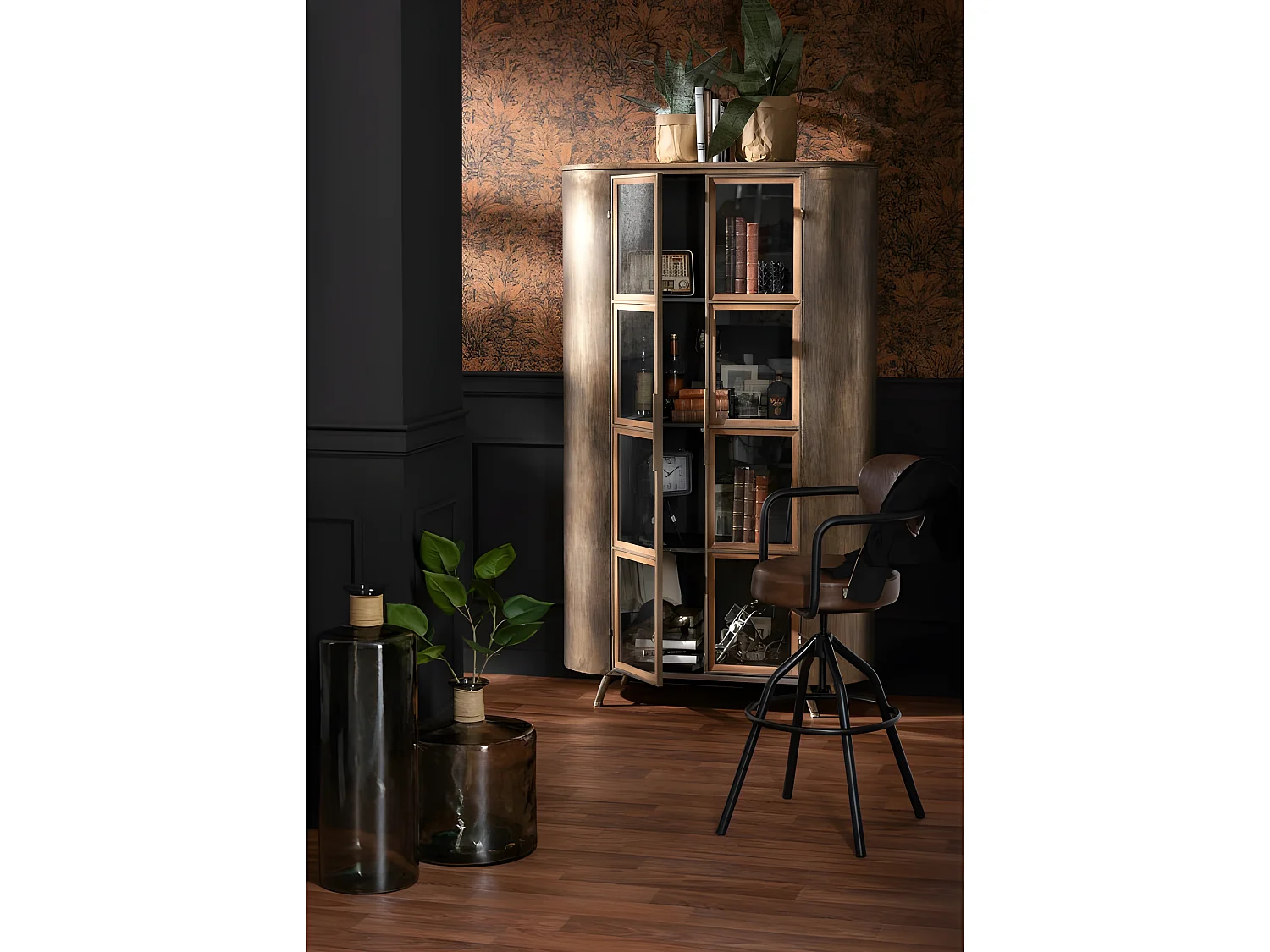 Botella de vidrio marrón en forma de jarrón de 25x25x75 cm