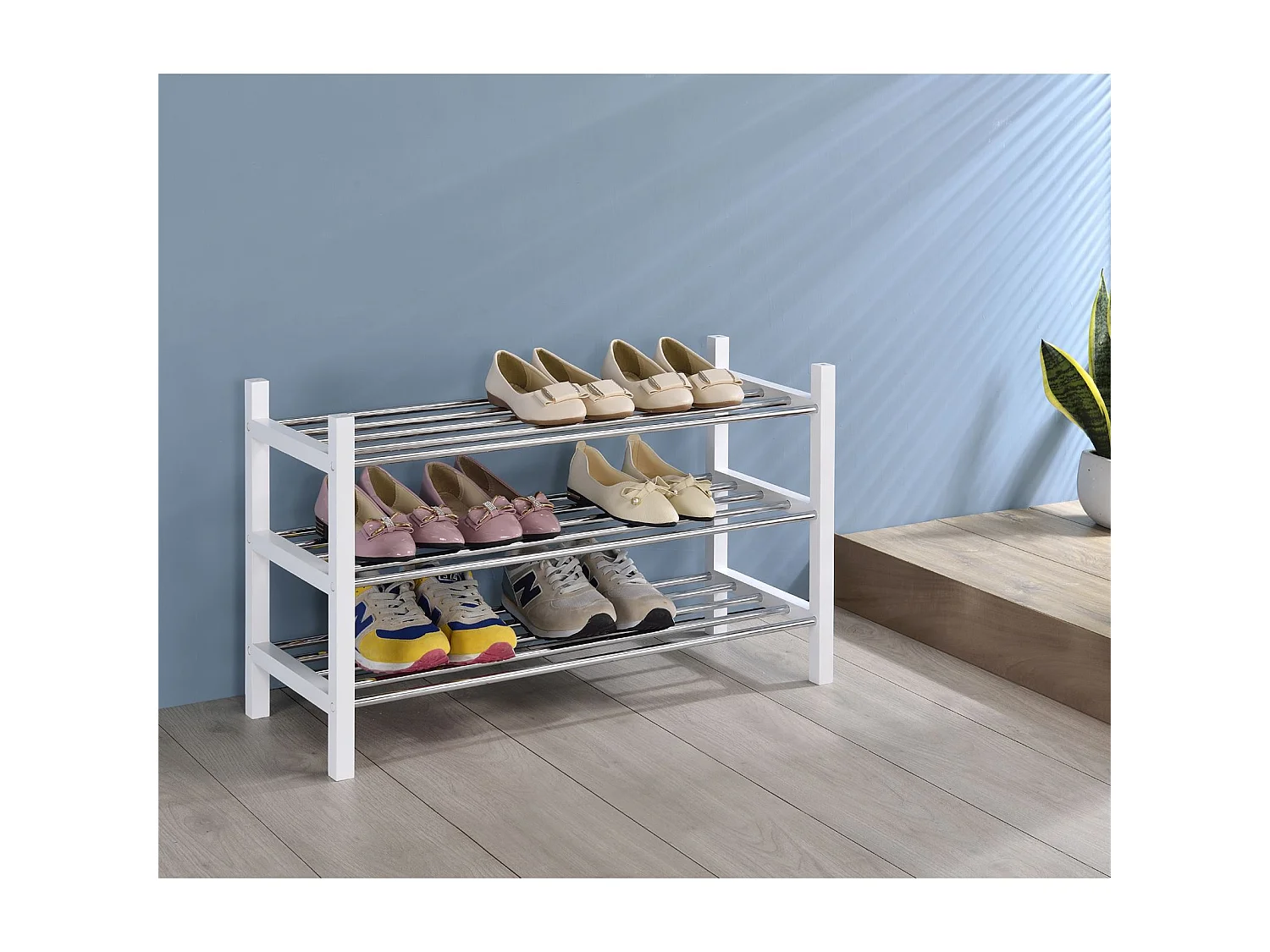 Etagère à chaussures RESA avec 3 tablettes pour 12 paires de chaussures, en pin massif lasuré blanc et métal