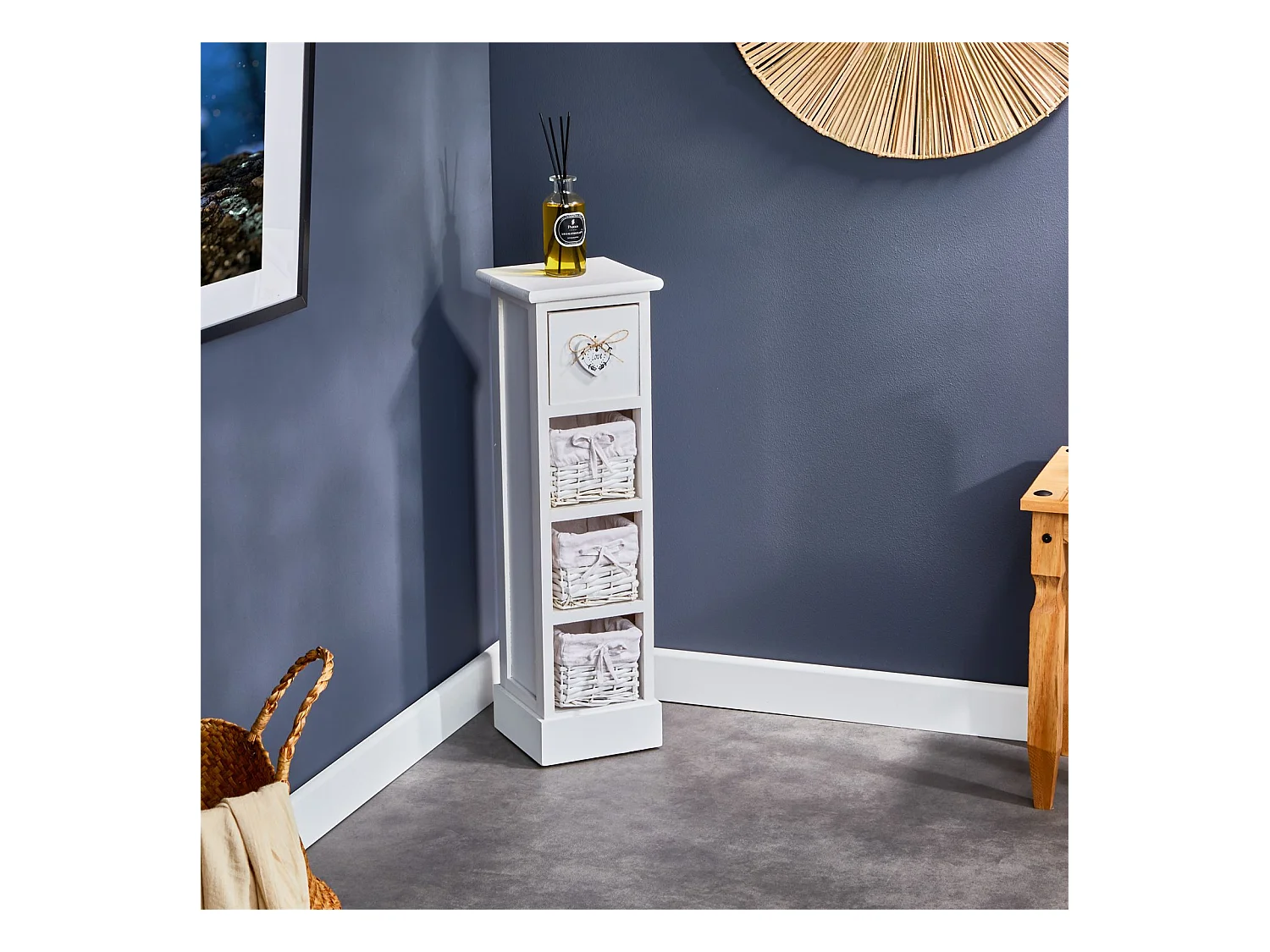 Chiffonnier FLOWER H 70 cm en bois massif blanc avec 1 tiroir et 3 paniers petite commode style shabby chic