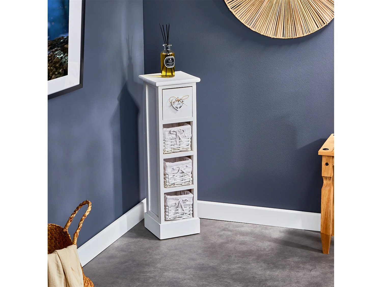 Chiffonnier FLOWER H 70 cm en bois massif blanc avec 1 tiroir et 3 paniers petite commode style shabby chic