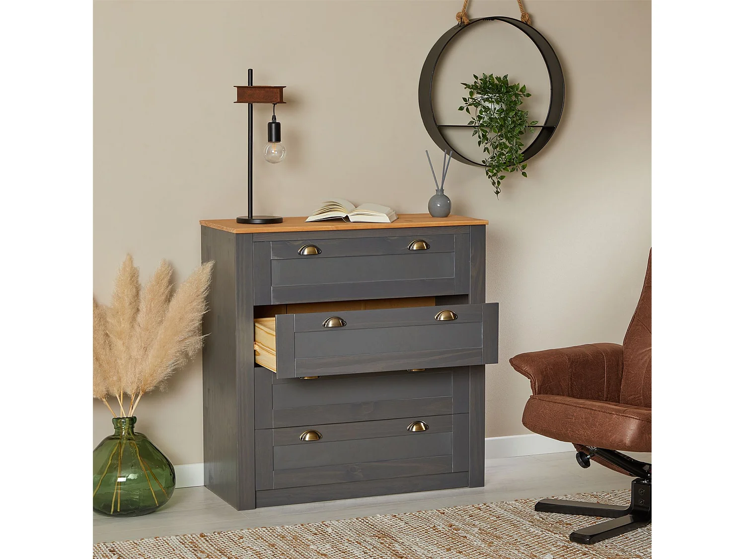 Commode chambre BOLTON L 91 cm en bois massif  gris anthracite et brun avec 4 grands tiroirs et poignées style campagne