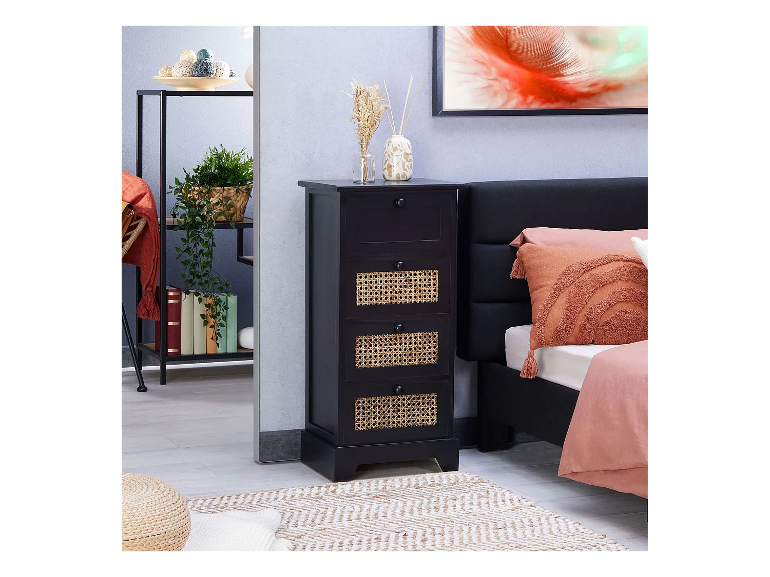 Chiffonnier JASMIN petite commode avec 4 tiroirs, style vintage bohême, en bois de paulownia lasuré noir et rotin