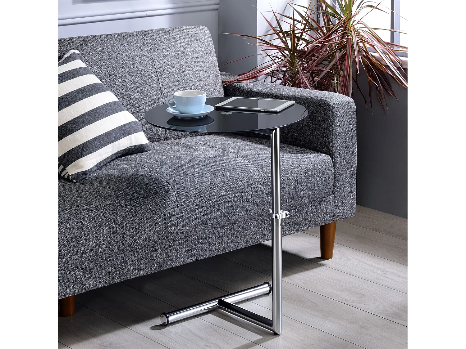 Table d'appoint LEONIE bout de canapé rond table à café table basse hauteur réglable, en métal chromé et verre trempé noir