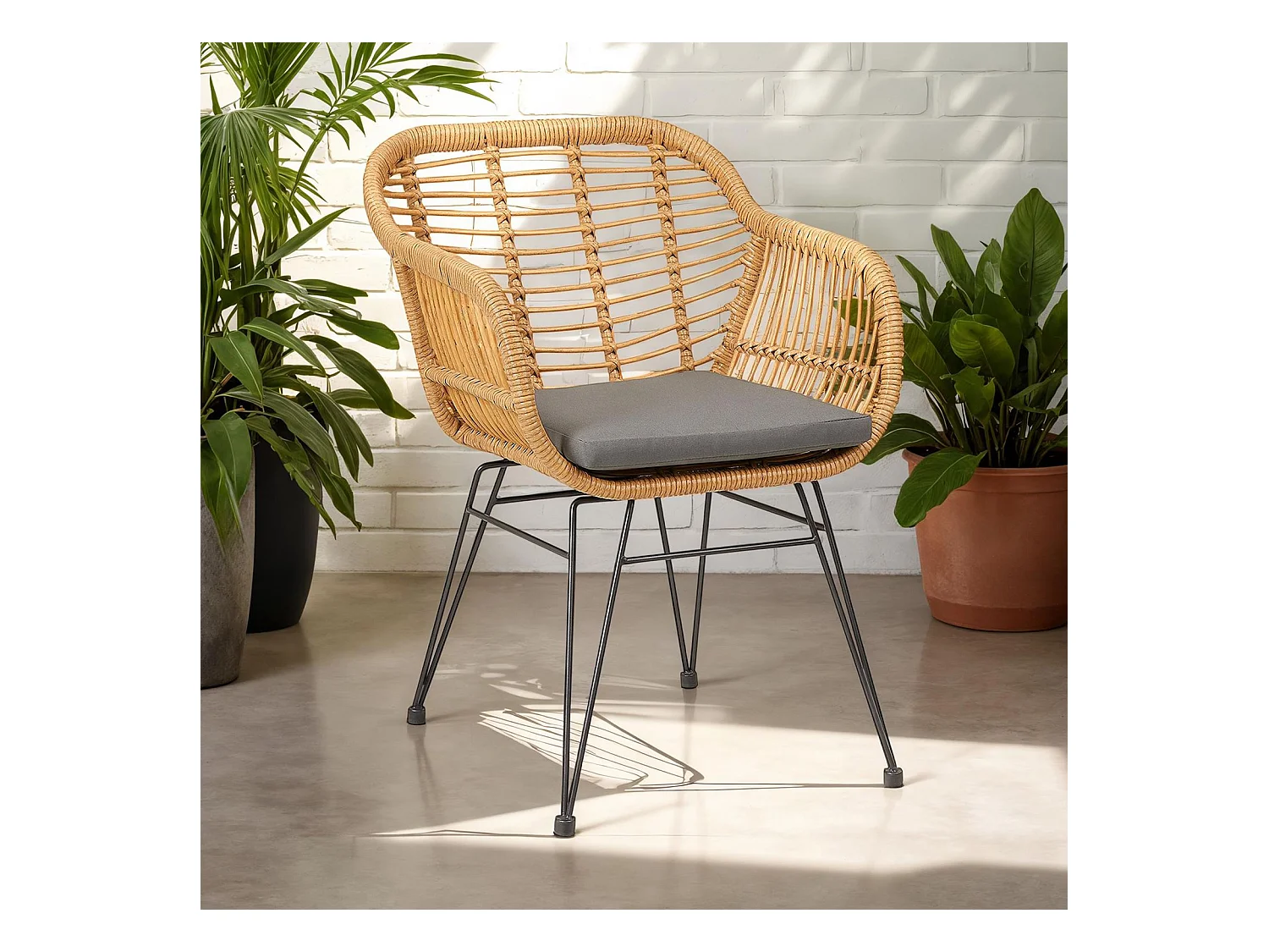 Lot de 2 chaises de jardin PARAMO imitation rotin, fauteuil pour terrasse ou balcon en polyrattan résistant aux UV et métal noir