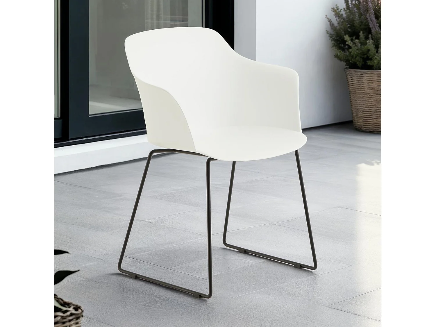 Lot de 4 chaises de jardin FORO fauteuil d'extérieur en plastique blanc résistant aux UV et pieds en métal noir