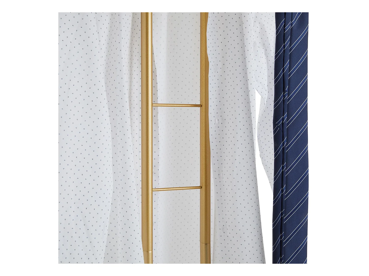 Valet de chambre valet de nuit CAMILO chevalet de nuit avec cintre pour veste et portant pour pantalonts, en métal laqué or