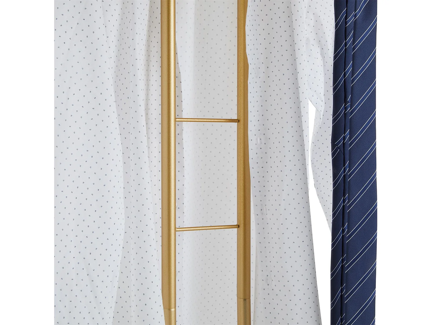 Valet de chambre valet de nuit CAMILO chevalet de nuit avec cintre pour veste et portant pour pantalonts, en métal laqué or