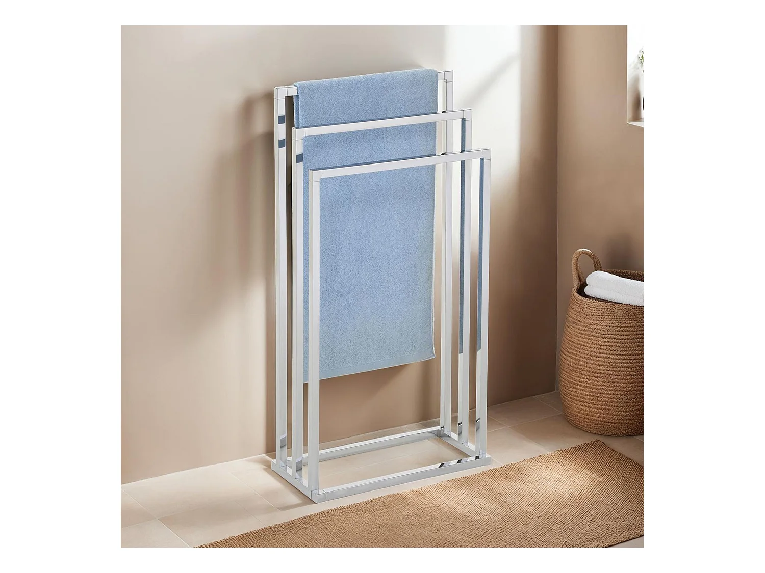 Porte-serviettes sur pied KUNO portant de salle de bain avec 3 niveaux d'étendage, structure en métal chromé