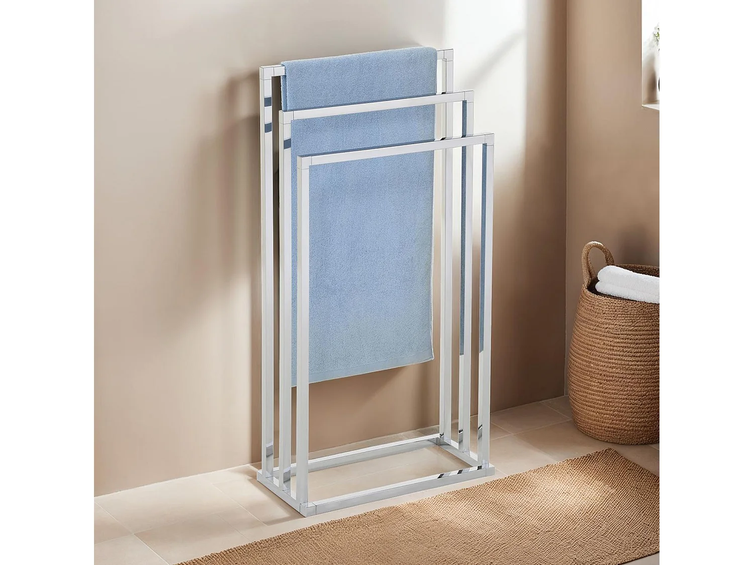 Porte-serviettes sur pied KUNO portant de salle de bain avec 3 niveaux d'étendage, structure en métal chromé