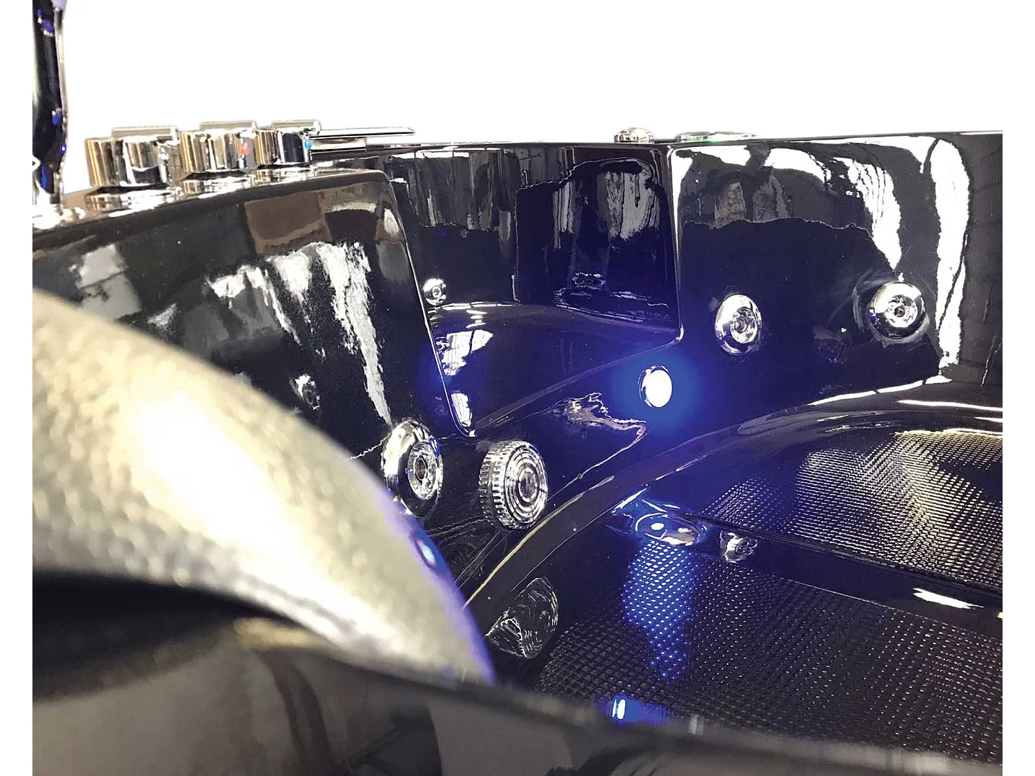 Baignoire Balnèo noir 150 X 150 cm Chromothérapie 14 jets – Verbena