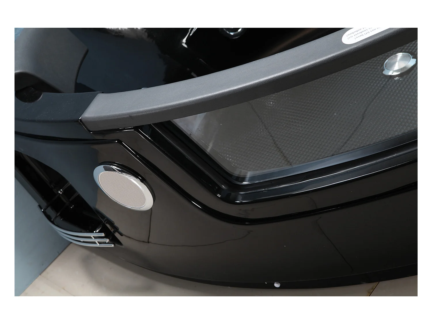 Whirlpoolbadewanne 140 x 140 cm Schwarz Chromotherapie 12 Düsen - Waterlily