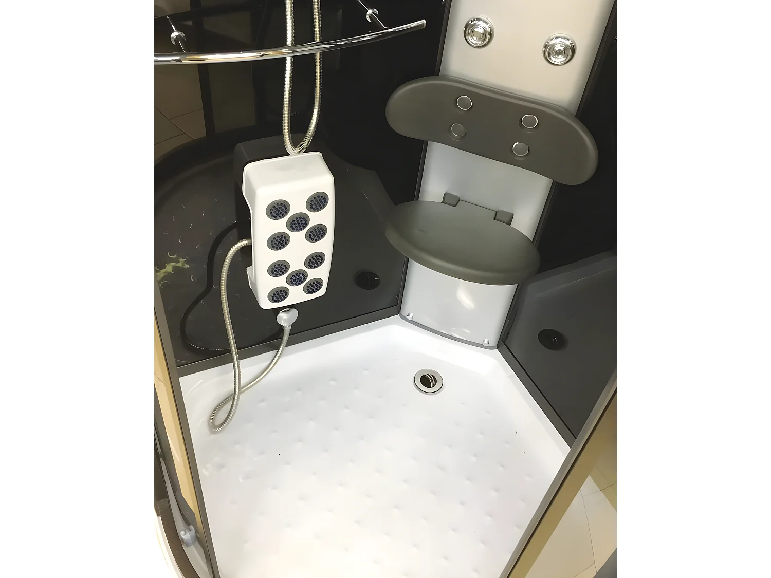 Douche hydromassage 100 x 100 cm – Saturn