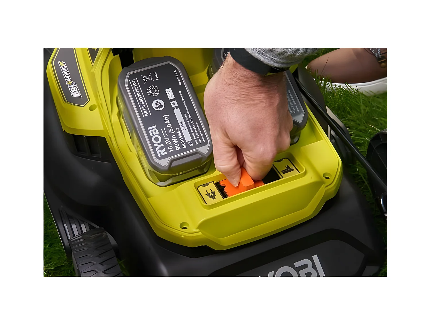 RYOBI Tondeuse Hybride - Ø 37 cm - 2 batteries LithiumPlus 36V 5,0 Ah - Noir et vert