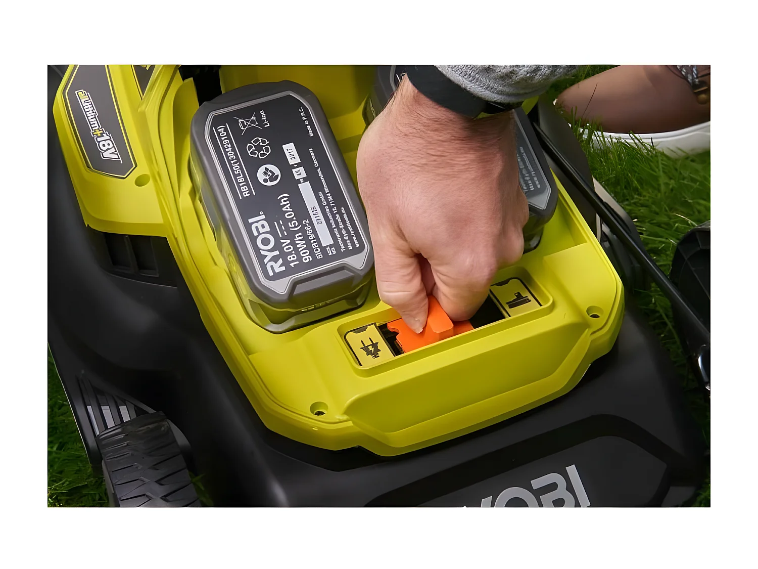 RYOBI Tondeuse Hybride - Ø 37 cm - 2 batteries LithiumPlus 36V 5,0 Ah - Noir et vert