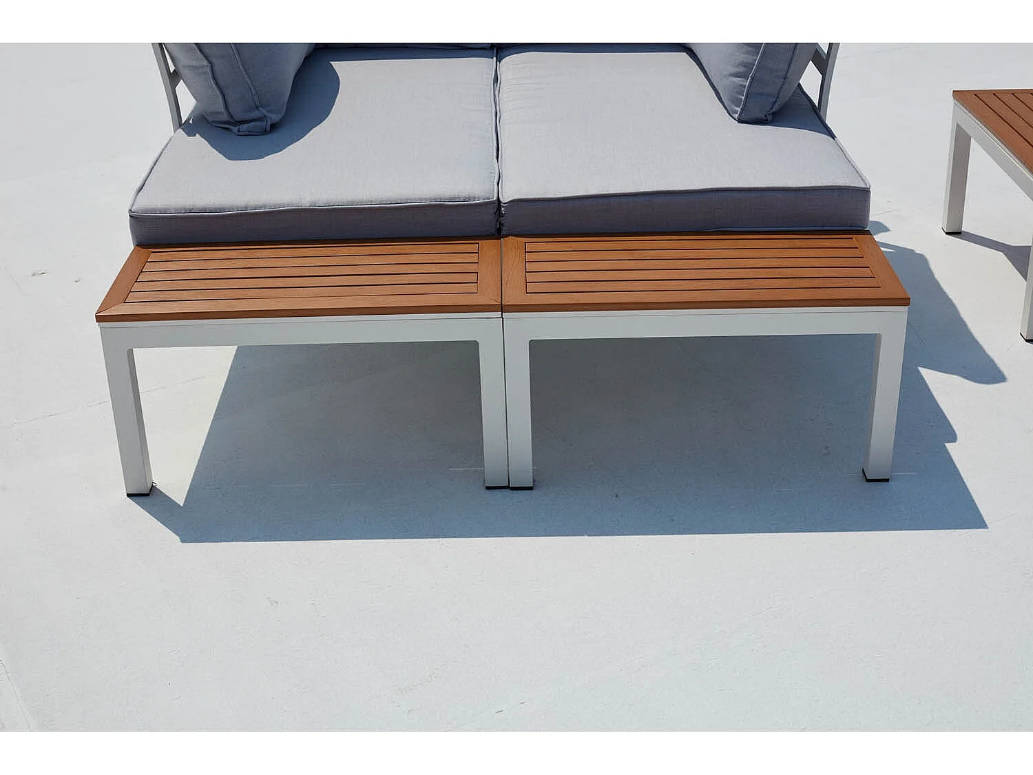 Salon de jardin 4 places en aluminium et acier blanc et gris LOLEA