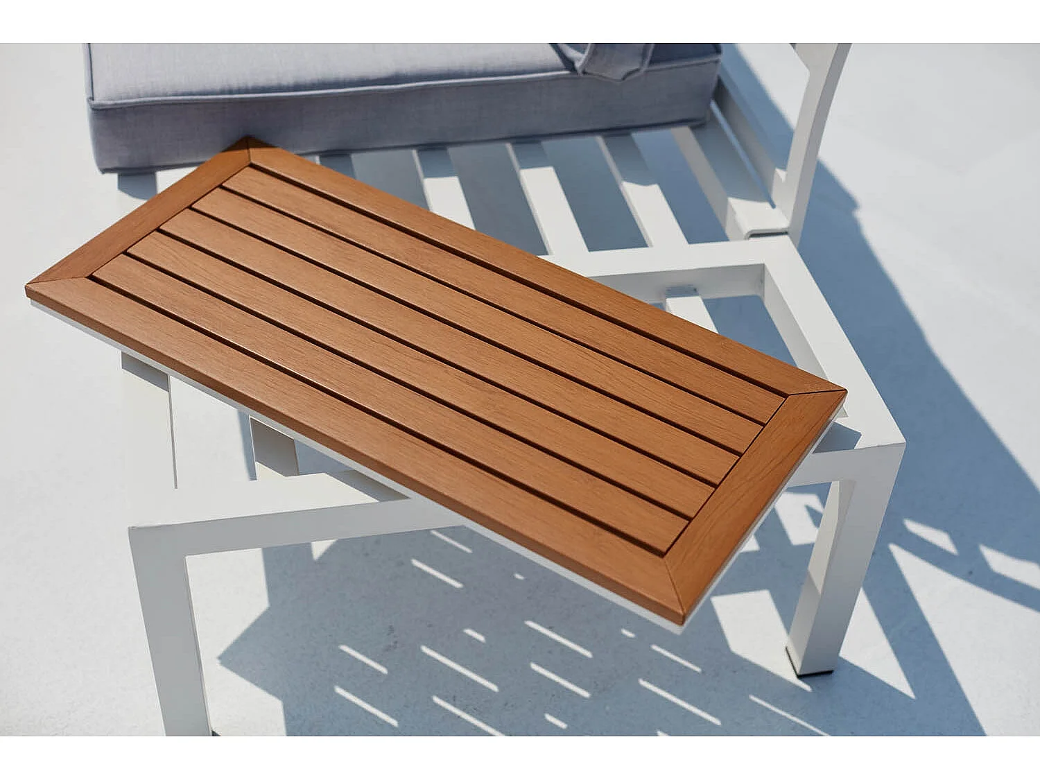 Salon de jardin 4 places en aluminium et acier blanc et gris LOLEA