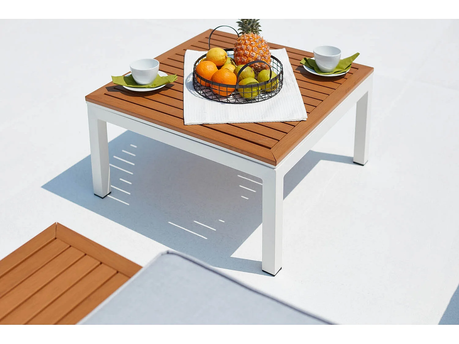 Salon de jardin 4 places en aluminium et acier blanc et gris LOLEA