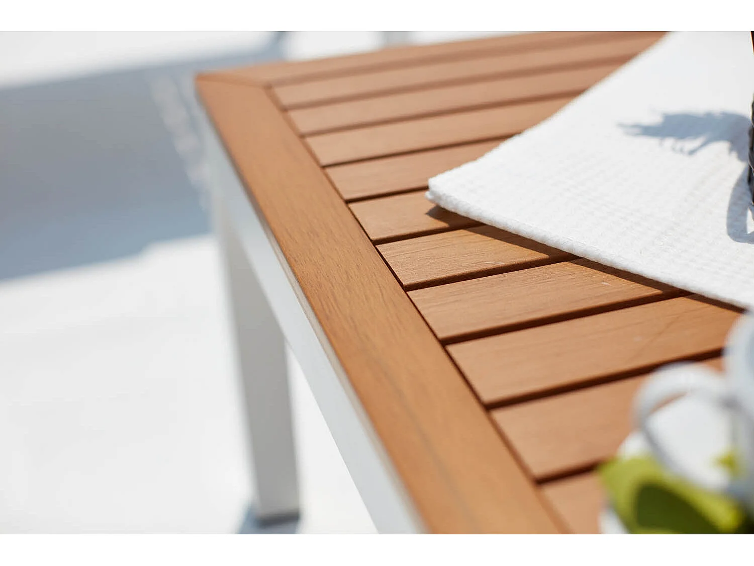 Salon de jardin 4 places en aluminium et acier blanc et gris LOLEA