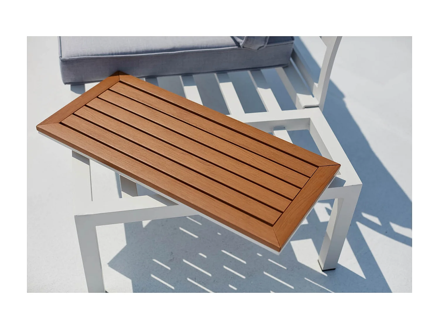 Salon de jardin 4 places en aluminium et acier blanc et gris LOLEA