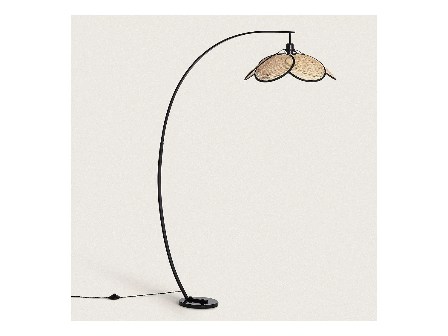 Lámpara de Pie Ratán Arco Nirvana Natural