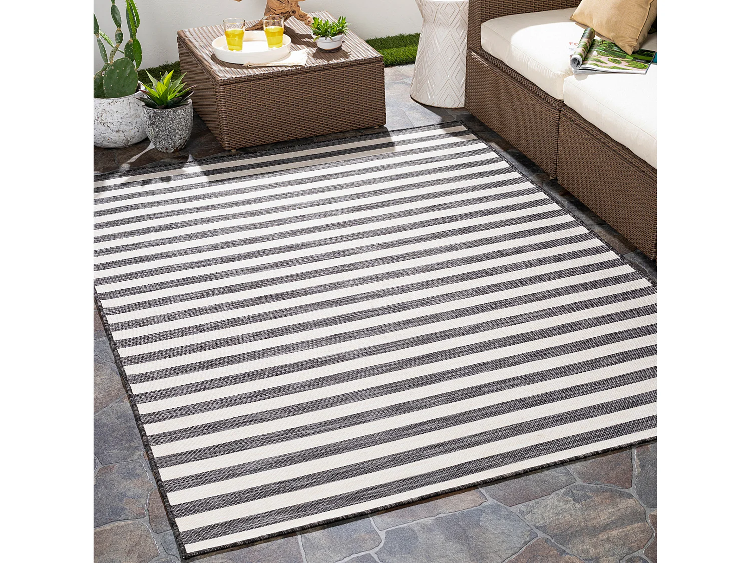 In-/Outdoor Gestreifter Teppich - Schwarz/Elfenbein - 160x220cm - ZAKI