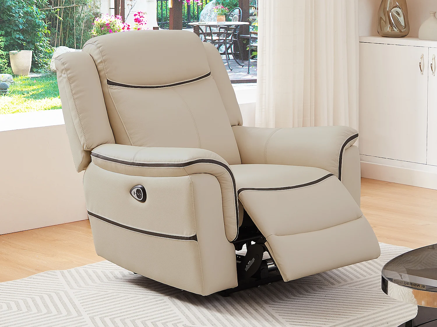 Fauteuil relax électrique en cuir beige ADELIO