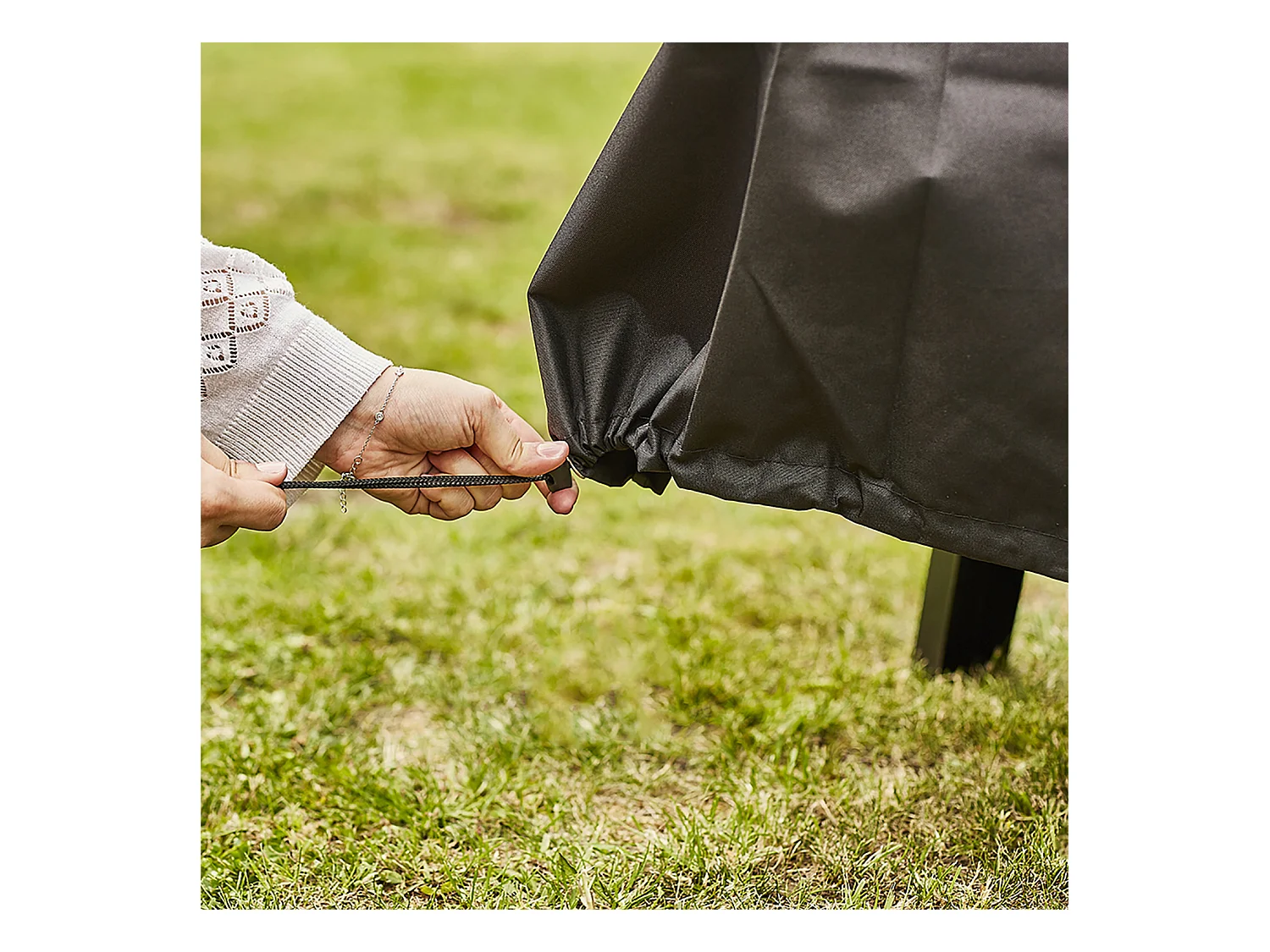 Funda para barbacoa de gas FLAVO 76 SC sobre carro