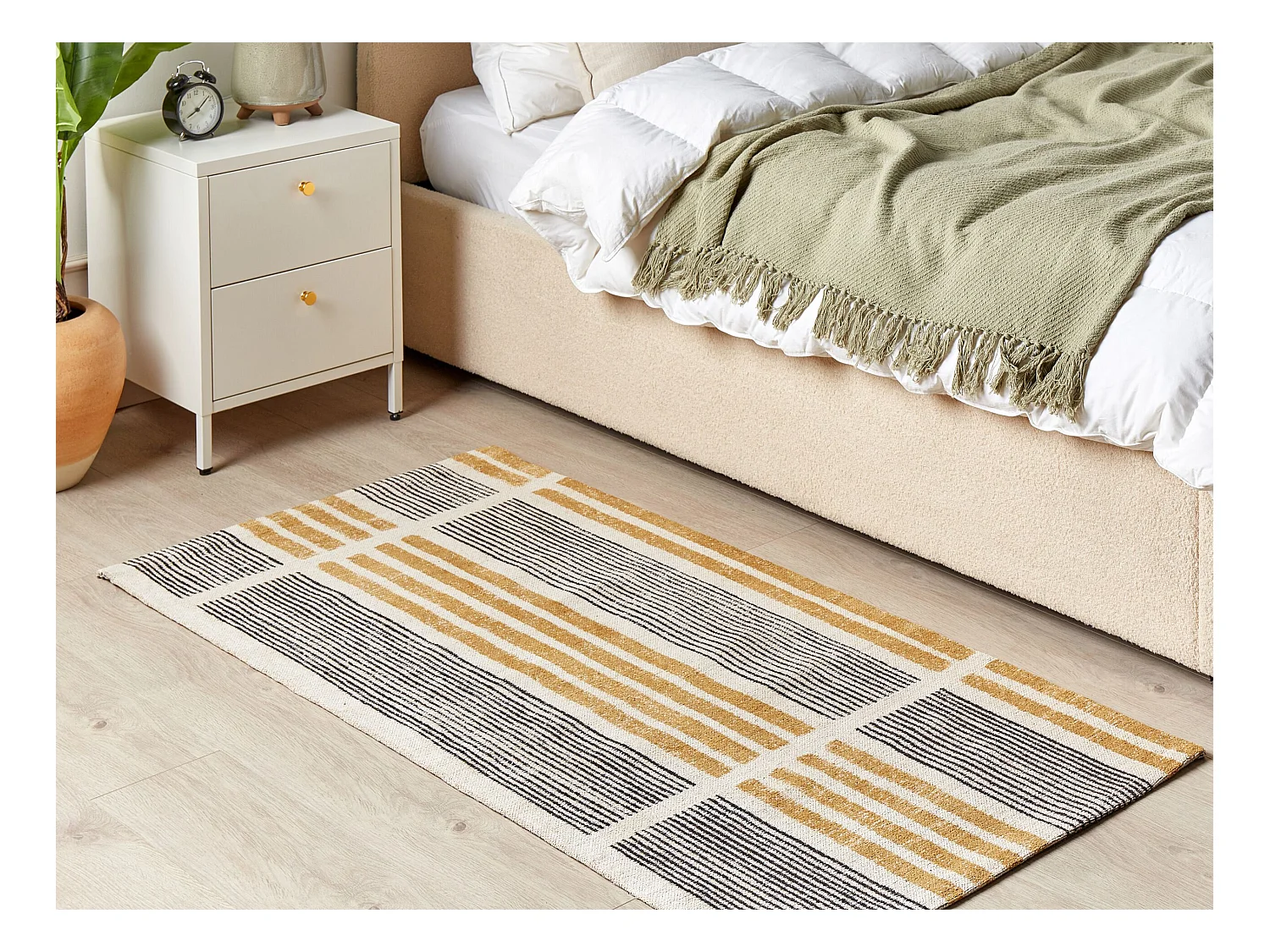 Teppich Baumwolle gelb / schwarz 80x150 cm Streifenmuster Kurzflor modern Katra