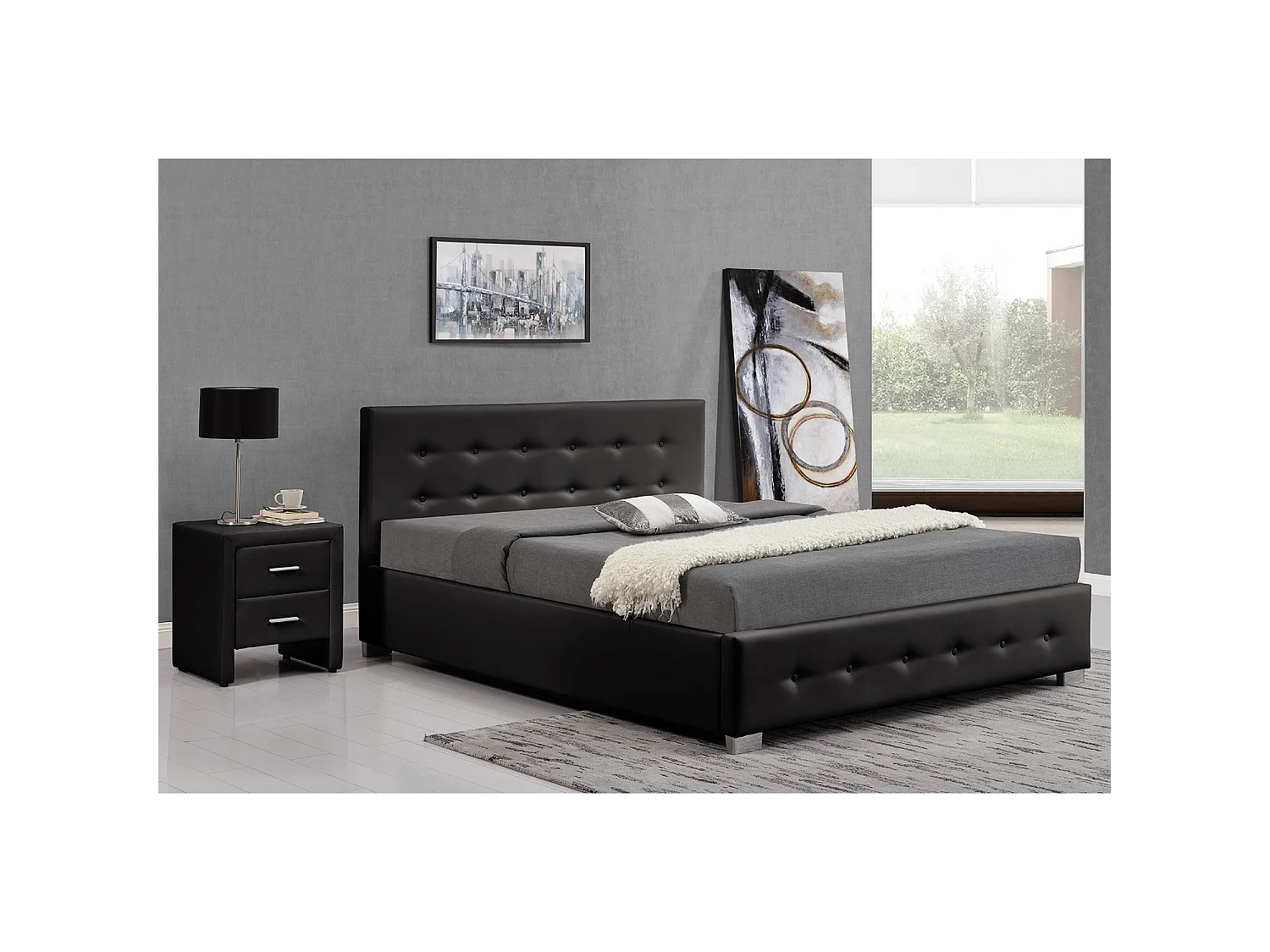 Lit coffre 140 x 190 cm noir NEWINGTON
