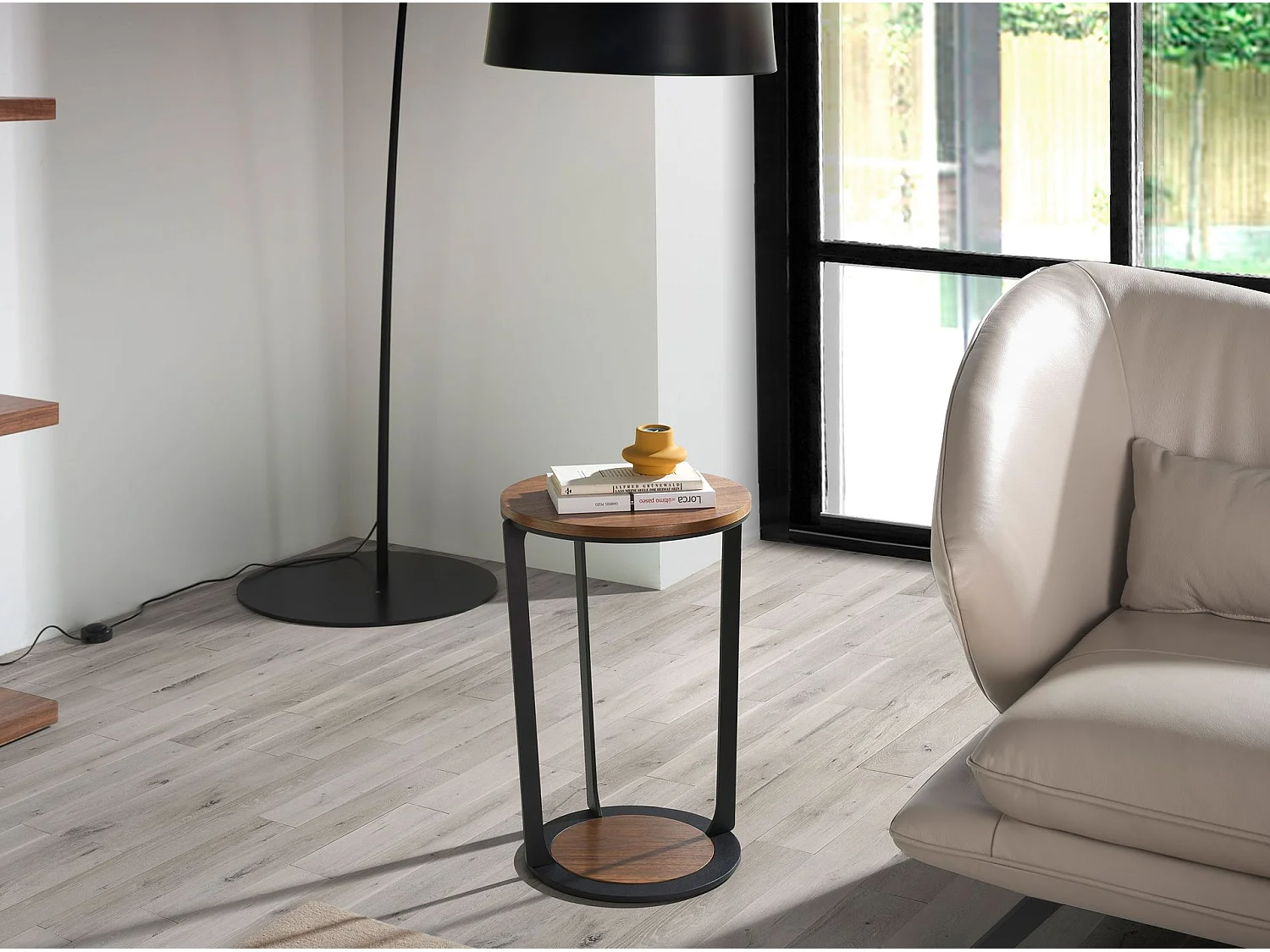 Table d'angle ronde en noyer et acier noir 2116 ANGEL CERDA